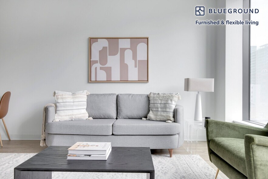 Building Photo - 808 W Van Buren St