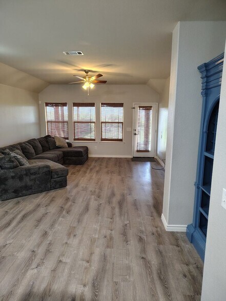 Building Photo - 1504 Waterfall Ln