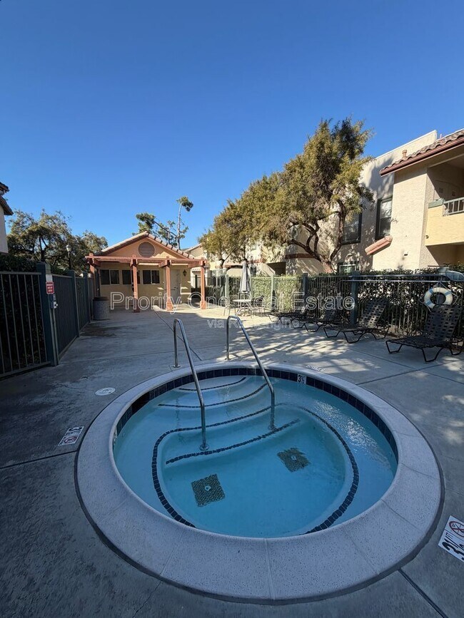 Building Photo - 10921 Sabre Hill Dr