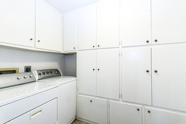 Building Photo - 2517 33rd St