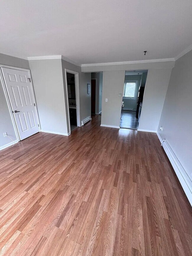 Building Photo - 678 Savin Ave