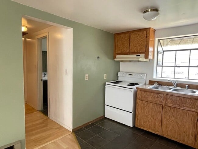 Building Photo - CHARMING 3 BEDROOM IN SEATTLE