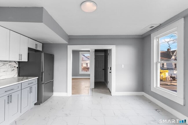 Building Photo - 302 Exchange St