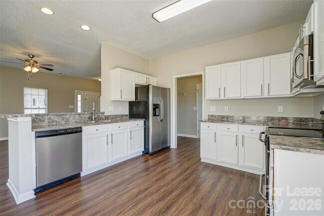 Building Photo - 2034 Wexford Way