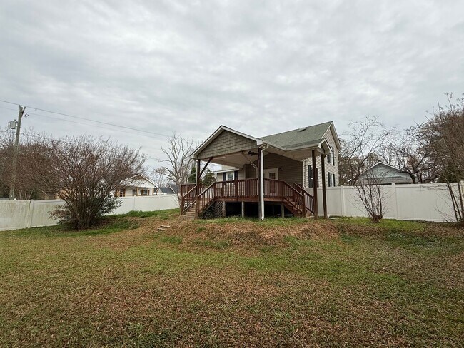 Building Photo - Charming Historic 3 Bedroom Home in the Heart of Stanley NC