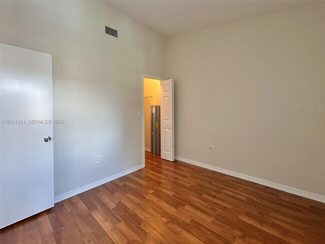 Building Photo - 1270 SE 28th Ct
