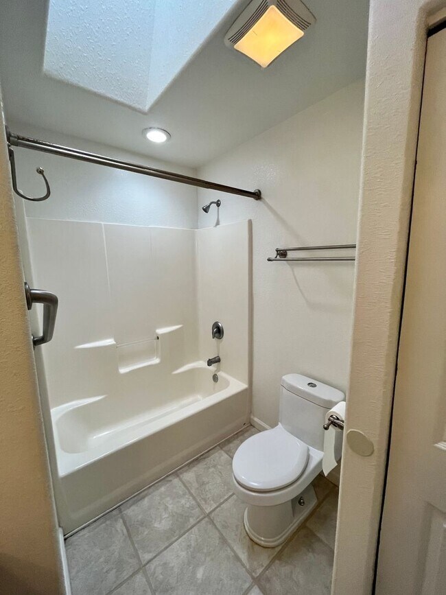 Building Photo - 3062 Girard Ct