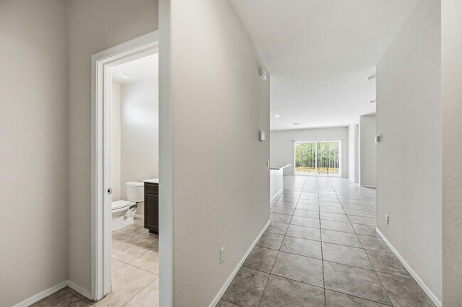 Building Photo - 1033 W Avalon Canyon Dr