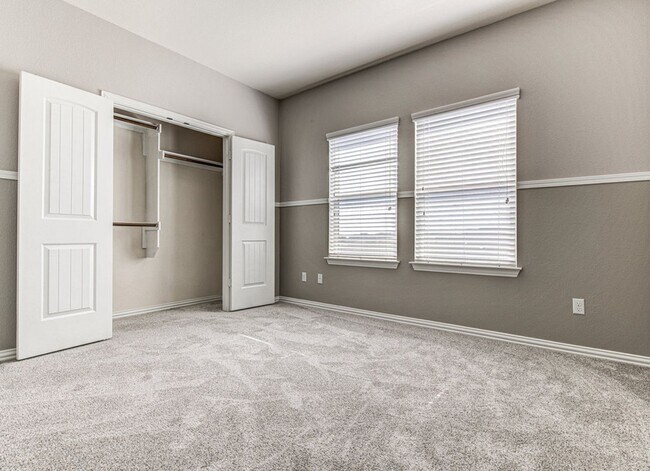 Building Photo - 508 Nogales Ln
