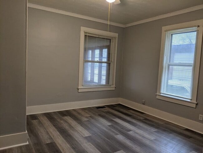 Building Photo - 2 bedroom 1 bath cottage