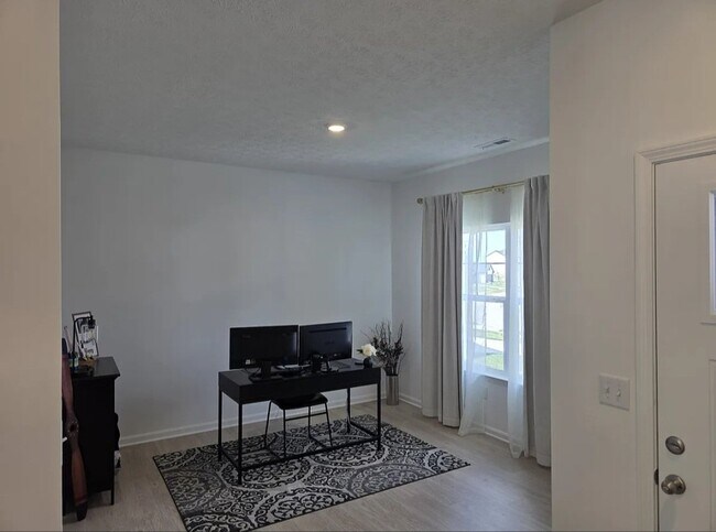 Building Photo - 4158 Tingle Dr