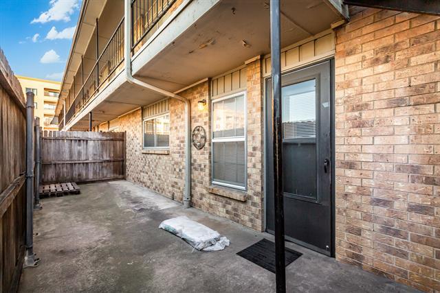 Building Photo - 10248 Regal Oaks Dr