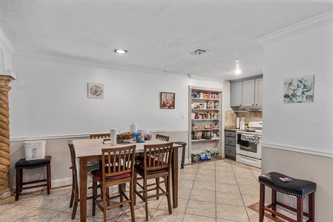 Building Photo - 10711 Heather Hill Dr