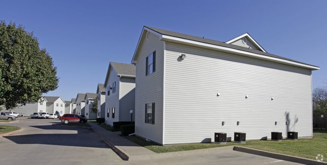 Building Photo - Shady Vista Apartments