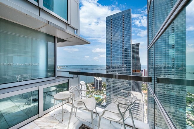 Building Photo - 1395 Brickell Ave