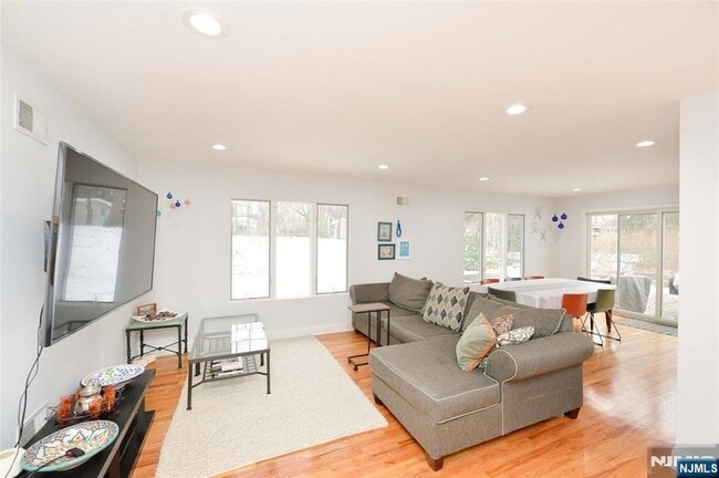 Building Photo - 16 Gurney Terrace