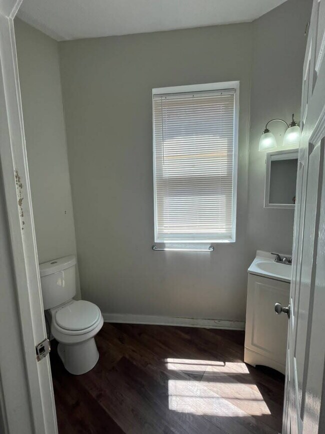 Building Photo - Charming 3-Bed Duplex with Granite Elegance and Hardwood Warmth in South  City