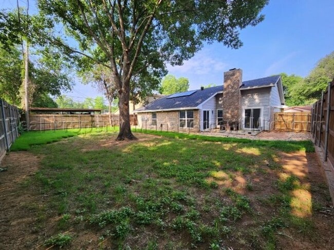 Building Photo - Charming Home in Established Community in ...