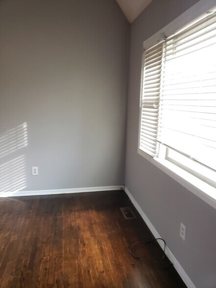 Building Photo - 6 NE 62nd Pl