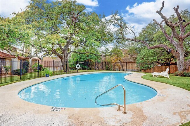 Building Photo - 2217 Onion Creek Pkwy