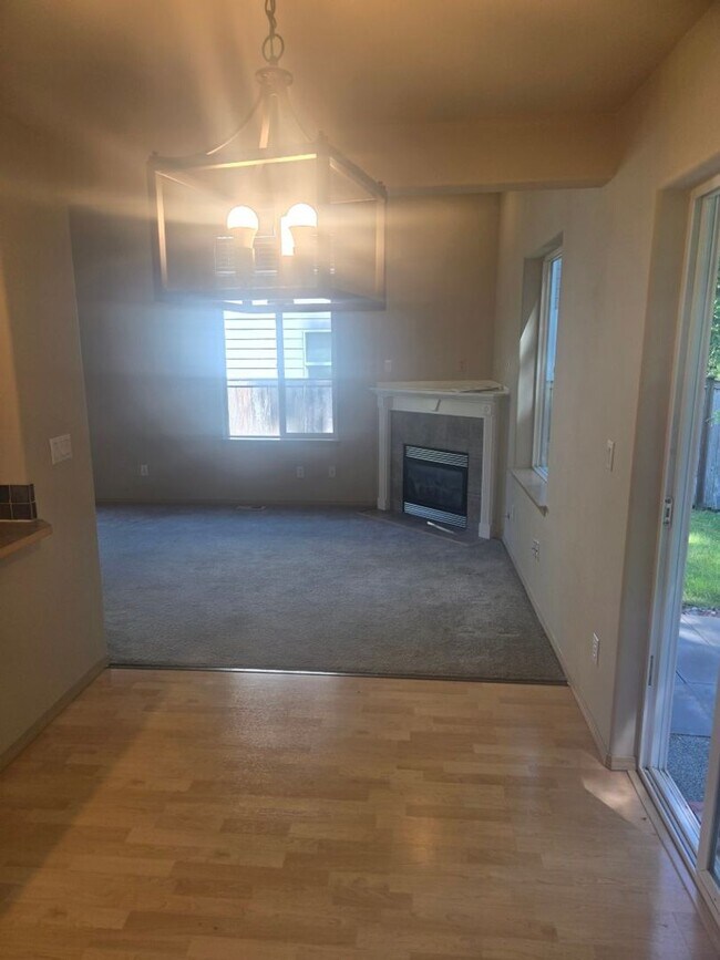 Building Photo - 3bd/2.5ba Maple Valley Home