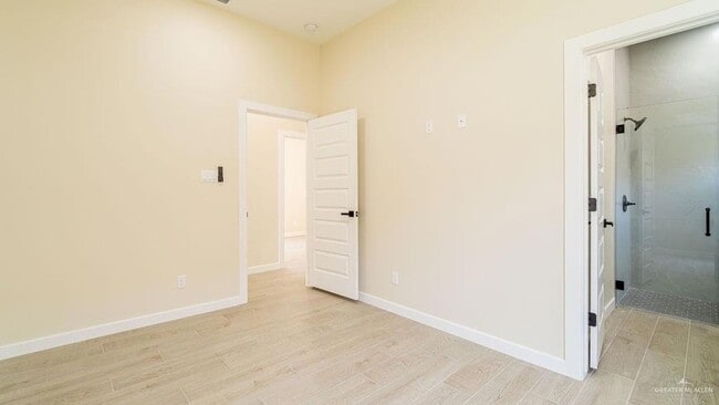 Building Photo - 5705 Notre Dame Ave