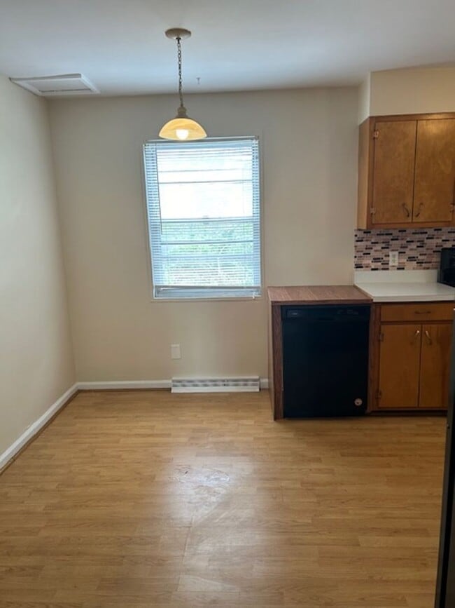 Building Photo - Gardenside. 2-Story Townhouse with Garage ...