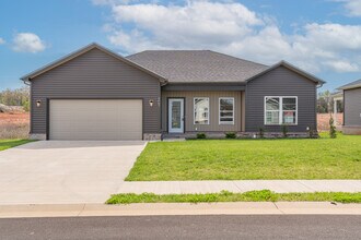 Building Photo - Cedar Pointe