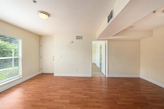Building Photo - 455 Alt 19