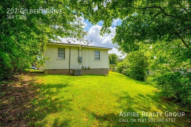 Building Photo - 202 Gilbert Dr