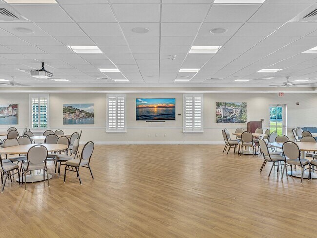 Building Photo - 19 Colonial Club Dr