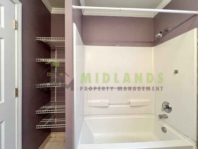 Building Photo - 3425 Manor Ave