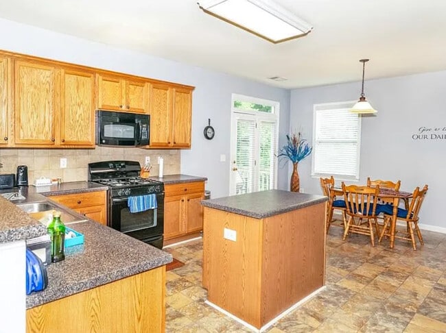 Building Photo - 432 Poplar Farms Dr
