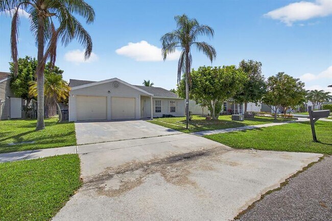 Building Photo - 5058 Canal Cir E