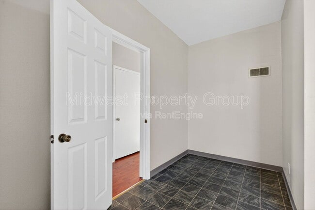 Building Photo - 5978 Laurette Ave