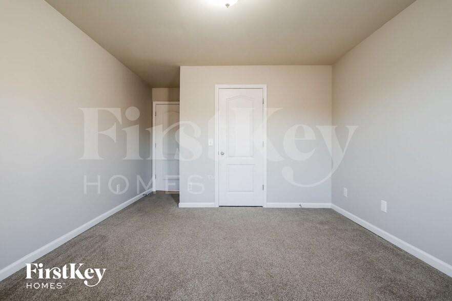 Building Photo - 6732 Carriage Walk Ln