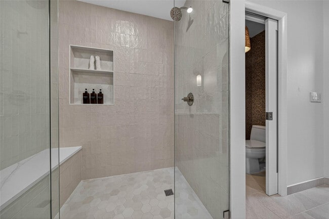 Building Photo - 1215 NE 1st St