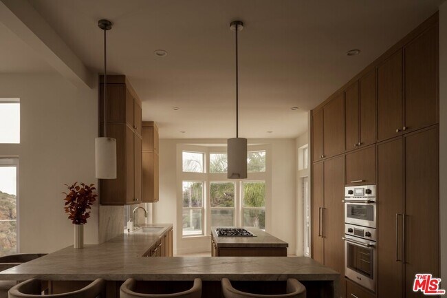 Building Photo - 265 Westlake Blvd