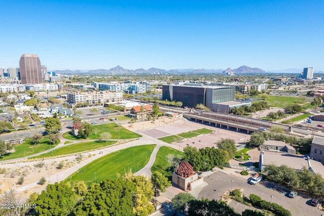 Building Photo - 100 W Portland St