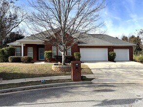 Building Photo - Great House!!
