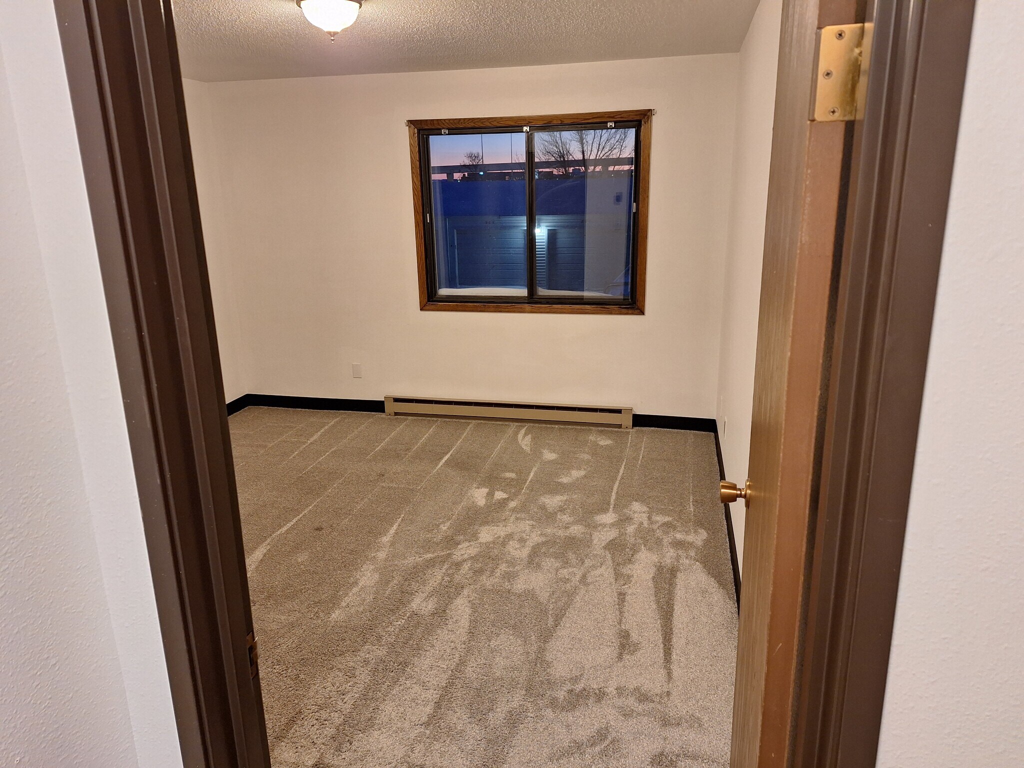 Building Photo - 341 Prairiewood Cir S