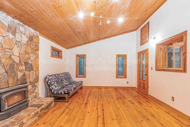 Building Photo - 380 Hatley Rd