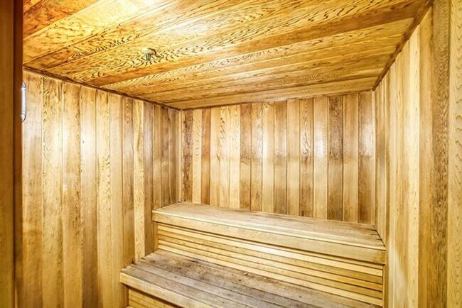 Building Photo - 18911 Collins Ave