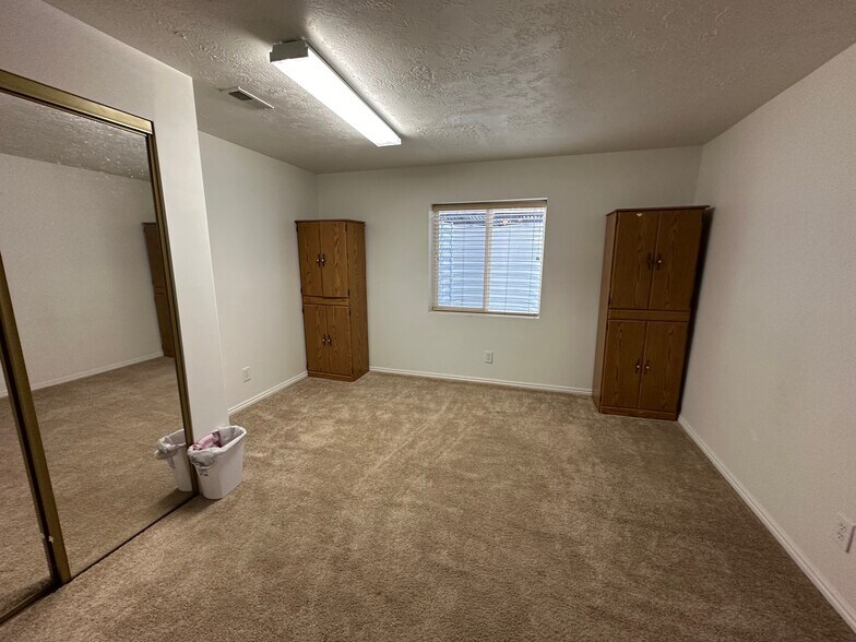 Building Photo - 2824 W Ivory Way