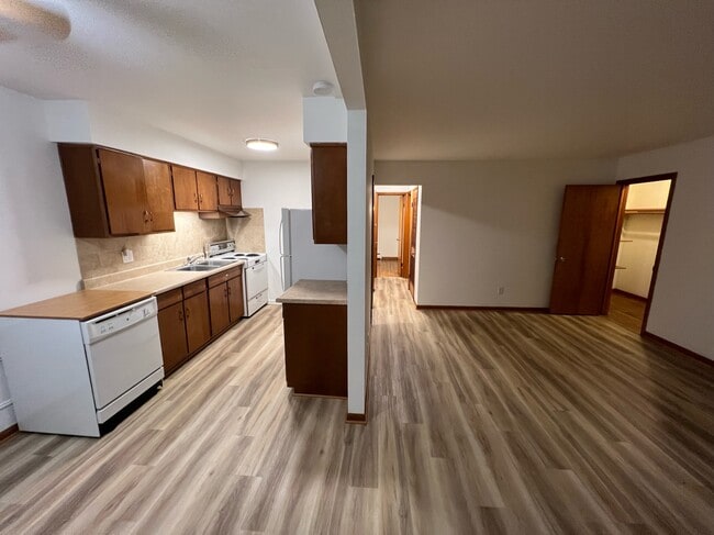 Building Photo - 5749 E Rowland Rd