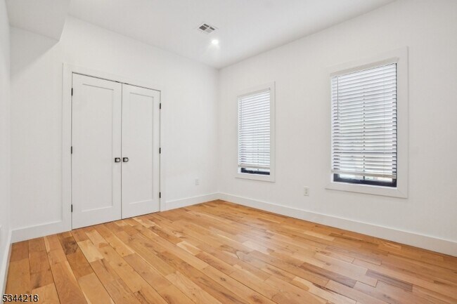 Building Photo - 51 New St