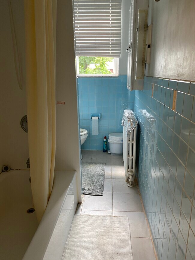 Building Photo - 2318 Eldridge St