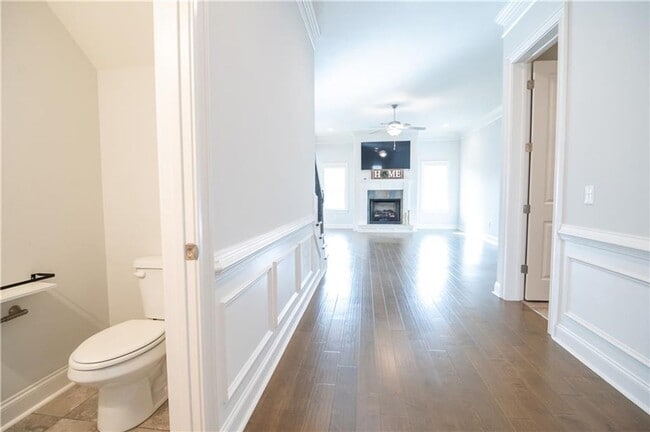 Building Photo - Spacious & Stylish 4BD Home with Loft in C...
