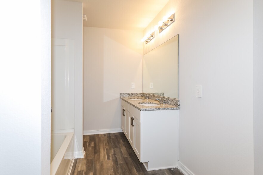 Building Photo - 14178 Green Wing Cir