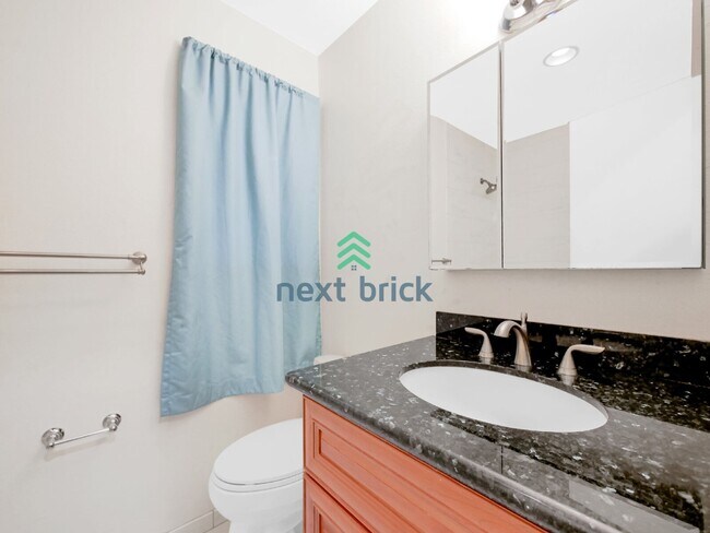 Building Photo - Beautiful 2 Bed 2 Bath Condo for Rent!